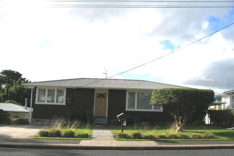 Photo of property in 27 Amberley Avenue, Te Atatu South, Auckland, 0610