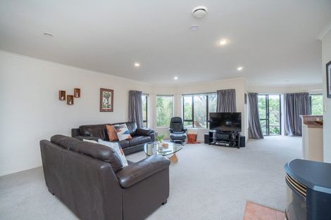 Photo of property in 143 Summerhill Drive, Fitzherbert, Palmerston North, 4410