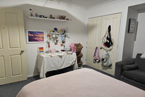 Photo of property in 8 Fresil Lane, Massey, Auckland, 0614