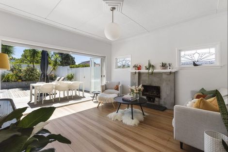Photo of property in 1/439 Point Chevalier Road, Point Chevalier, Auckland, 1022