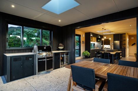 Photo of property in 2 Whaitere Place, Waikawa, Picton, 7220