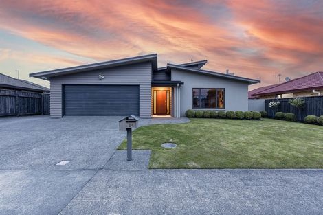 Photo of property in 24 Brooklyn Heights Drive, Kelvin Grove, Palmerston North, 4414