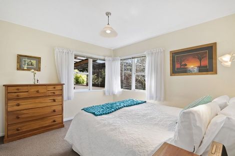 Photo of property in 1/1 Tallington Crescent, Torbay, Auckland, 0630