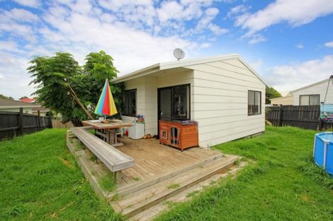 Photo of property in 2/38 Maplesden Drive, Clendon Park, Auckland, 2103