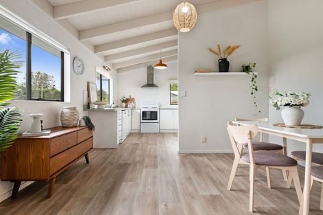 Photo of property in 2/32 Hand Road, Helensville, 0800