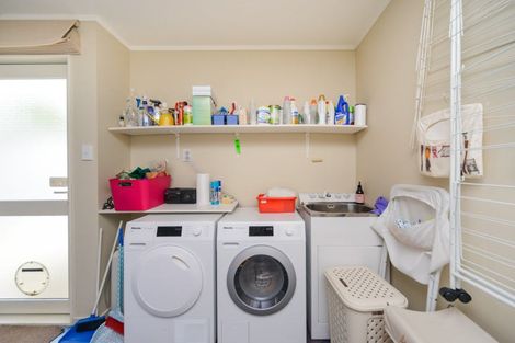 Photo of property in 100 Parnell Heights, Kelvin Grove, Palmerston North, 4414