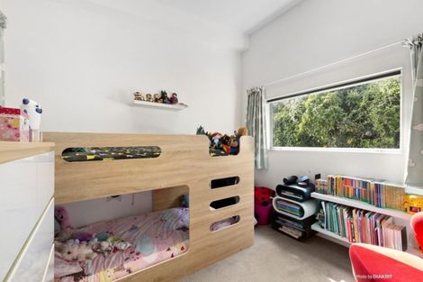 Photo of property in 16 Saddleback Grove, Karori, Wellington, 6012