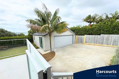Photo of property in 86 Wiseley Road, West Harbour, Auckland, 0618