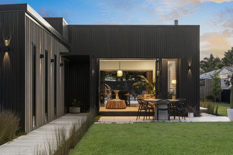 Photo of property in 221 Sylvia Road, Whangamata, 3620