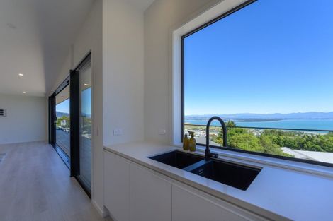 Photo of property in 24 Commodore Place, Britannia Heights, Nelson, 7010