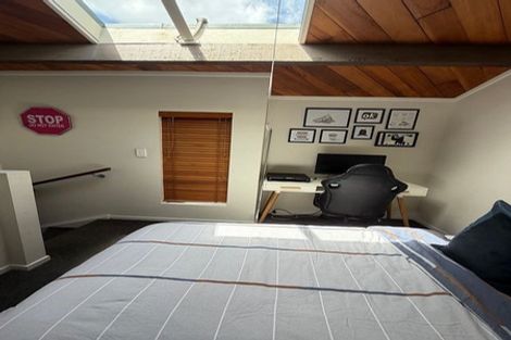 Photo of property in Metro Apartments, 2/220 Thorndon Quay, Pipitea, Wellington, 6011