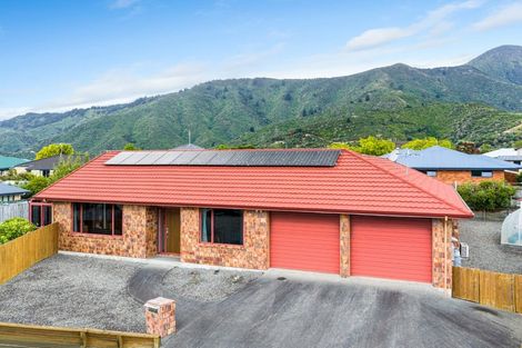 Photo of property in 20 Glentui Place, Waikawa, Picton, 7220