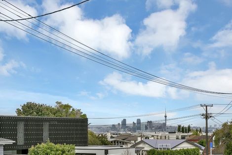 Photo of property in 5/19 Lake Pupuke Drive, Takapuna, Auckland, 0622