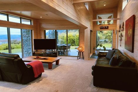 Photo of property in 17 Lookout Drive, Mount Creighton, Queenstown, 9371