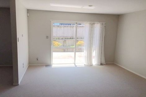 Photo of property in 23d Lexington Drive, Botany Downs, Auckland, 2010