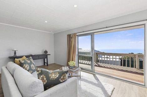 Photo of property in 128 Pikarere Street, Titahi Bay, Porirua, 5022