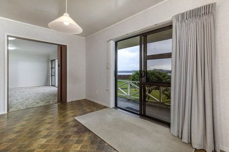 Photo of property in 64 The Terrace, Herald Island, Auckland, 0618