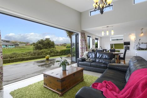 Photo of property in 14 Vantage Place, Omokoroa, 3114