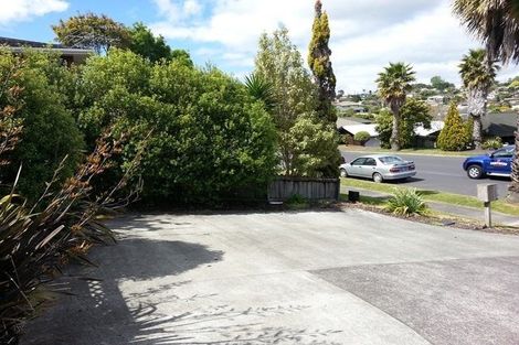 Photo of property in 72 Caribbean Drive, Unsworth Heights, Auckland, 0632