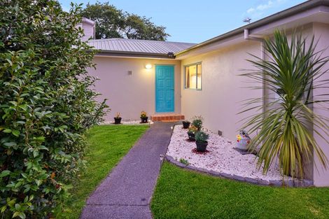 Photo of property in 2/8 Adriatic Avenue, Henderson, Auckland, 0612