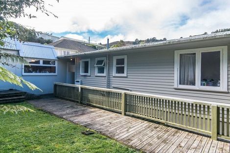 Photo of property in 107 Parkvale Road, Karori, Wellington, 6012