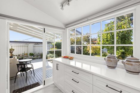 Photo of property in 8 Latham Street, Napier South, Napier, 4110