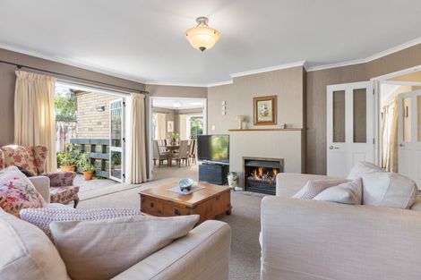 Photo of property in 9 Taylor Place, Merrilands, New Plymouth, 4312