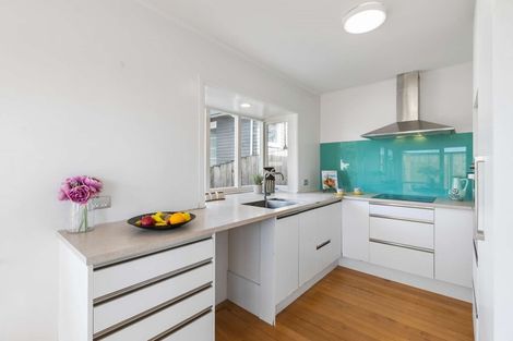 Photo of property in 1/93 Target Road, Totara Vale, Auckland, 0629