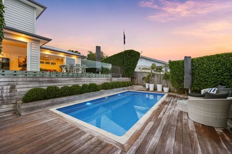 Photo of property in 24 Judkins Crescent, Cockle Bay, Auckland, 2014