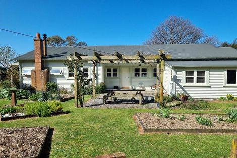 Photo of property in 557 Western Lake Road, Western Lake, Featherston, 5773