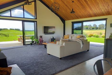 Photo of property in 31 Kaihihi Road, Okato, New Plymouth, 4381