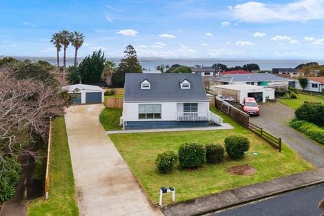 Photo of property in 7a Litchfield Place, Clarks Beach, 2122