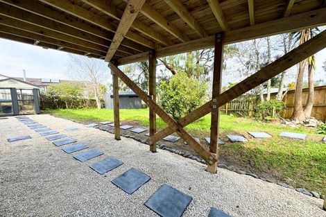 Photo of property in 9 Woodhouse Place, West Harbour, Auckland, 0618