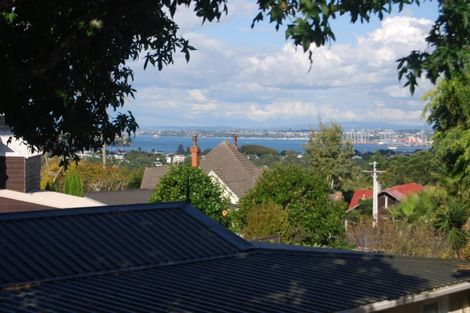 Photo of property in 16 Bridge View Road, Birkenhead, Auckland, 0626