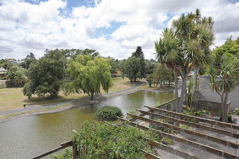Photo of property in 19 Fitzroy Street, Terrace End, Palmerston North, 4410
