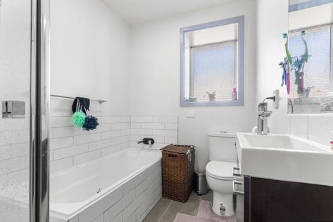 Photo of property in 13 Fairmont Place, Hornby, Christchurch, 8042