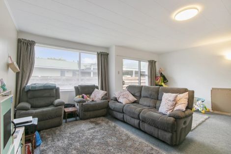 Photo of property in 270a Wellington Road, Wainuiomata, Lower Hutt, 5014