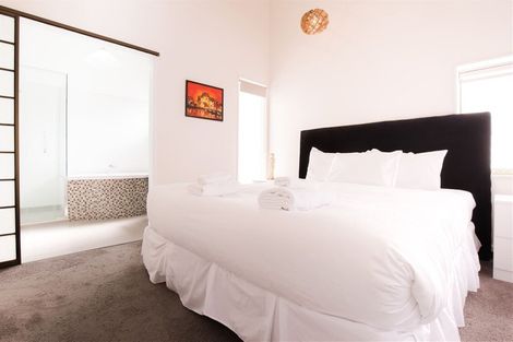 Photo of property in 19 Tiri View Place, Waiake, Auckland, 0630