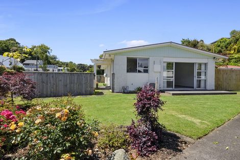 Photo of property in 1/12 Ambury Place, Merrilands, New Plymouth, 4312