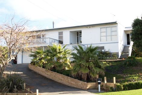 Photo of property in 29 Montgomery Crescent, Cockle Bay, Auckland, 2014