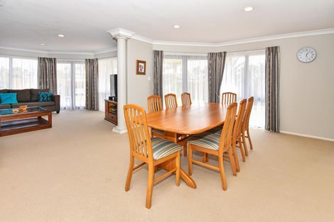 Photo of property in 14 Trossach Place, Wattle Downs, Auckland, 2103