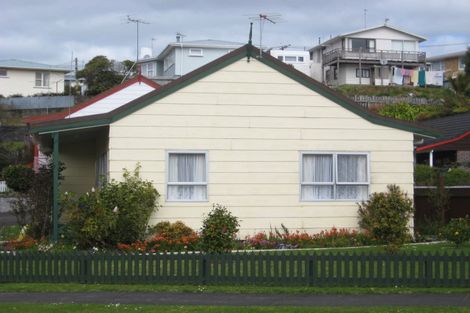 Photo of property in 19e Kenmore Street, Westown, New Plymouth, 4310