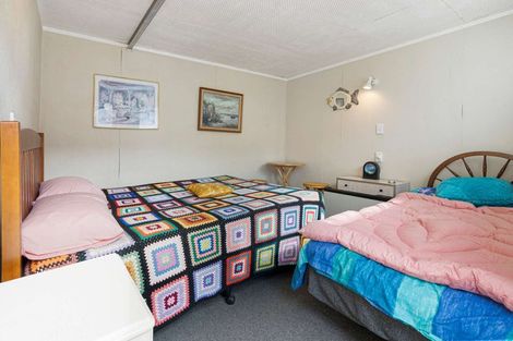 Photo of property in 5 Mcleod Road, South Head, Helensville, 0874