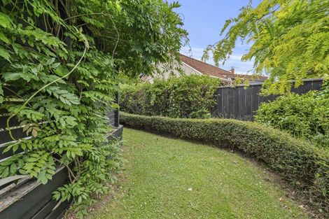 Photo of property in 6 Honnor Place, Hurdon, New Plymouth, 4310