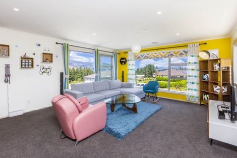 Photo of property in 25b Mount Marua Way, Timberlea, Upper Hutt, 5018