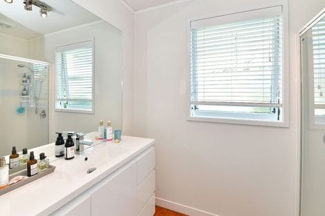 Photo of property in 21 Laurence Street, Manly, Whangaparaoa, 0930
