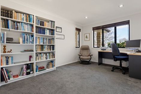 Photo of property in 9 Cooper Crescent, Cambridge, 3434
