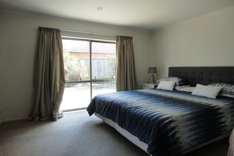 Photo of property in 14 Gilford Place, East Tamaki Heights, Auckland, 2016