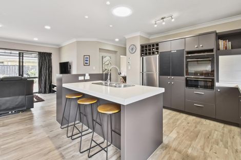 Photo of property in 25 Girvan Terrace, Wattle Downs, Auckland, 2103