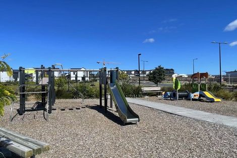 Photo of property in 13 Resnik Crescent, Kumeu, 0810